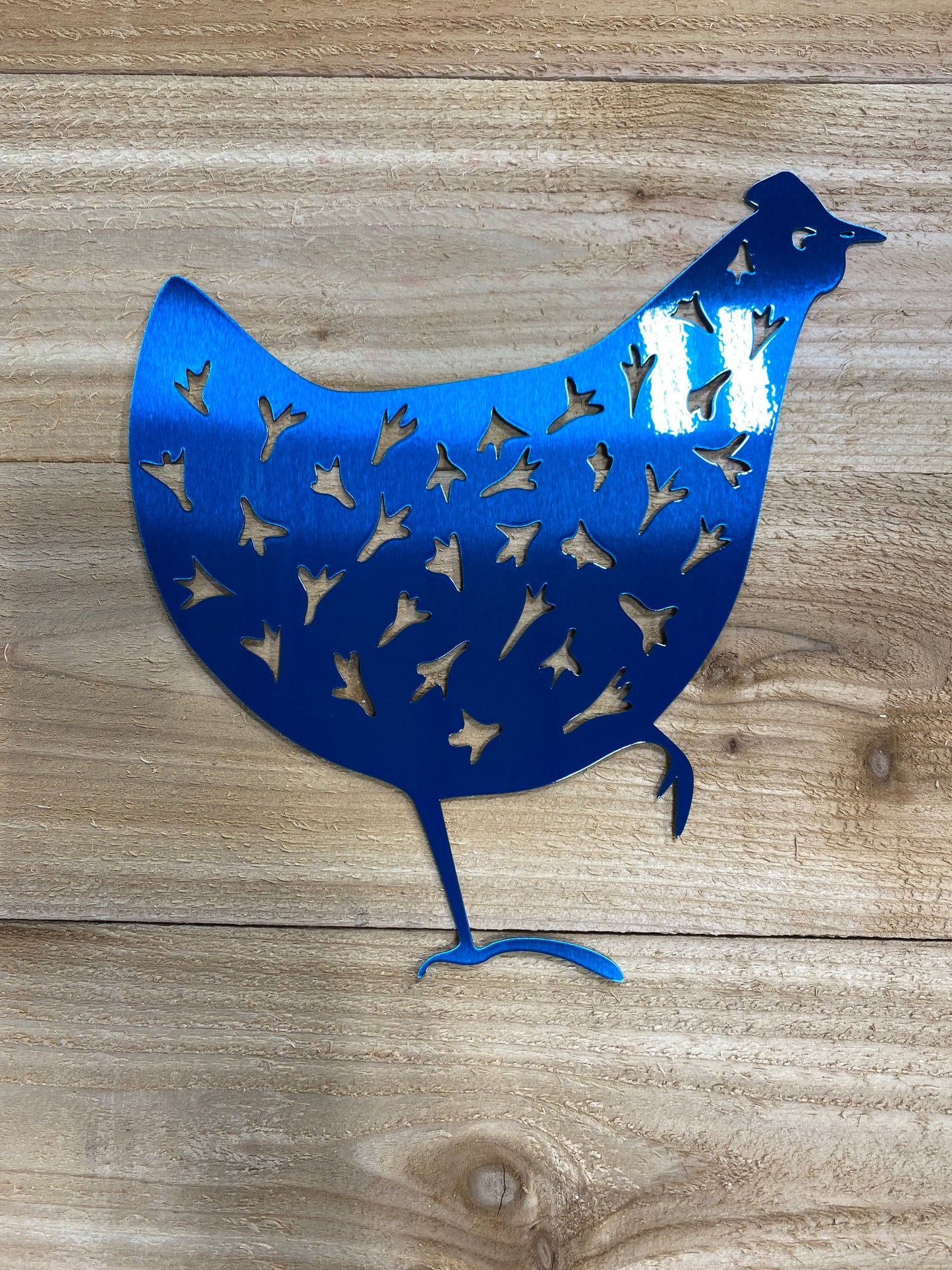 Funky metal chicken, chicken decor, chicken coop ideas, chicken decoration, farmhouse decor, farm decor, farm style decor