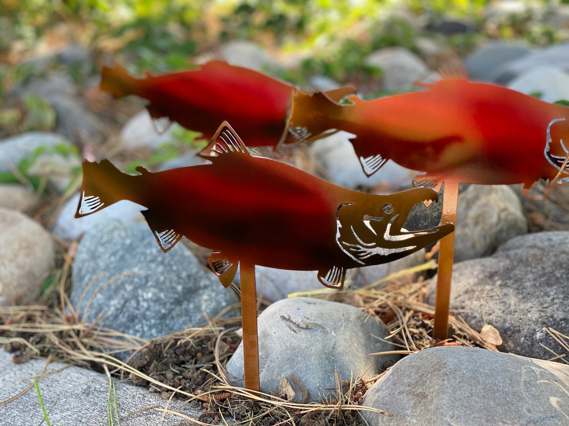 Salmon flower bed stakes - RMMDecor