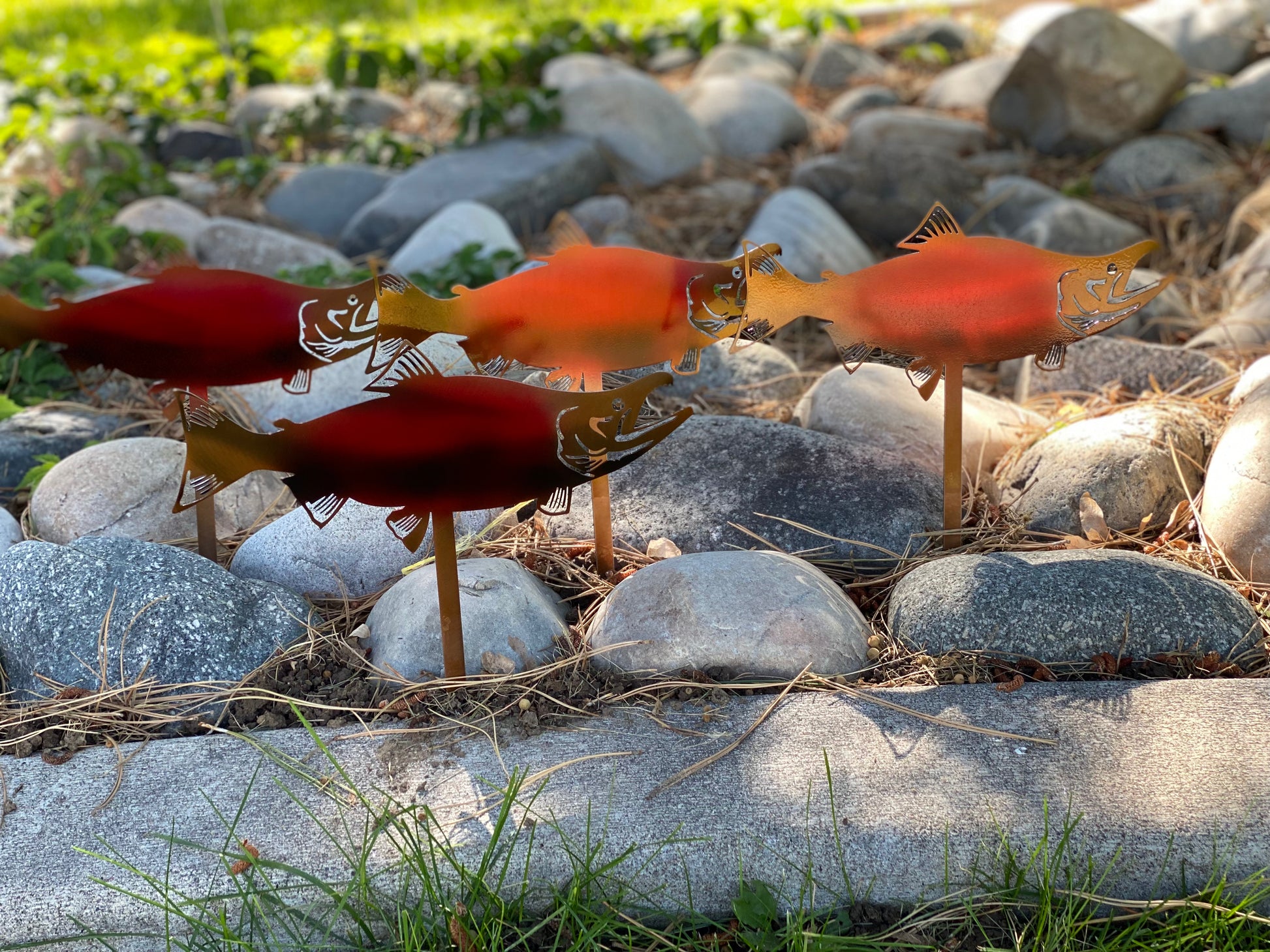 Salmon flower bed stakes - RMMDecor